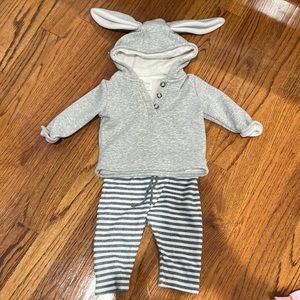 Gray unisex Nordstrom baby set 3 months
